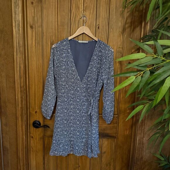Abercrombie & Fitch Chiffon Floral Wrap Dress in Blue/White - Picture 3 of 7